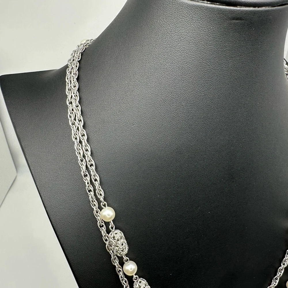 SIGNED SARAH COVENTRY vintage long Pearl silver Necklace Classic Timeless